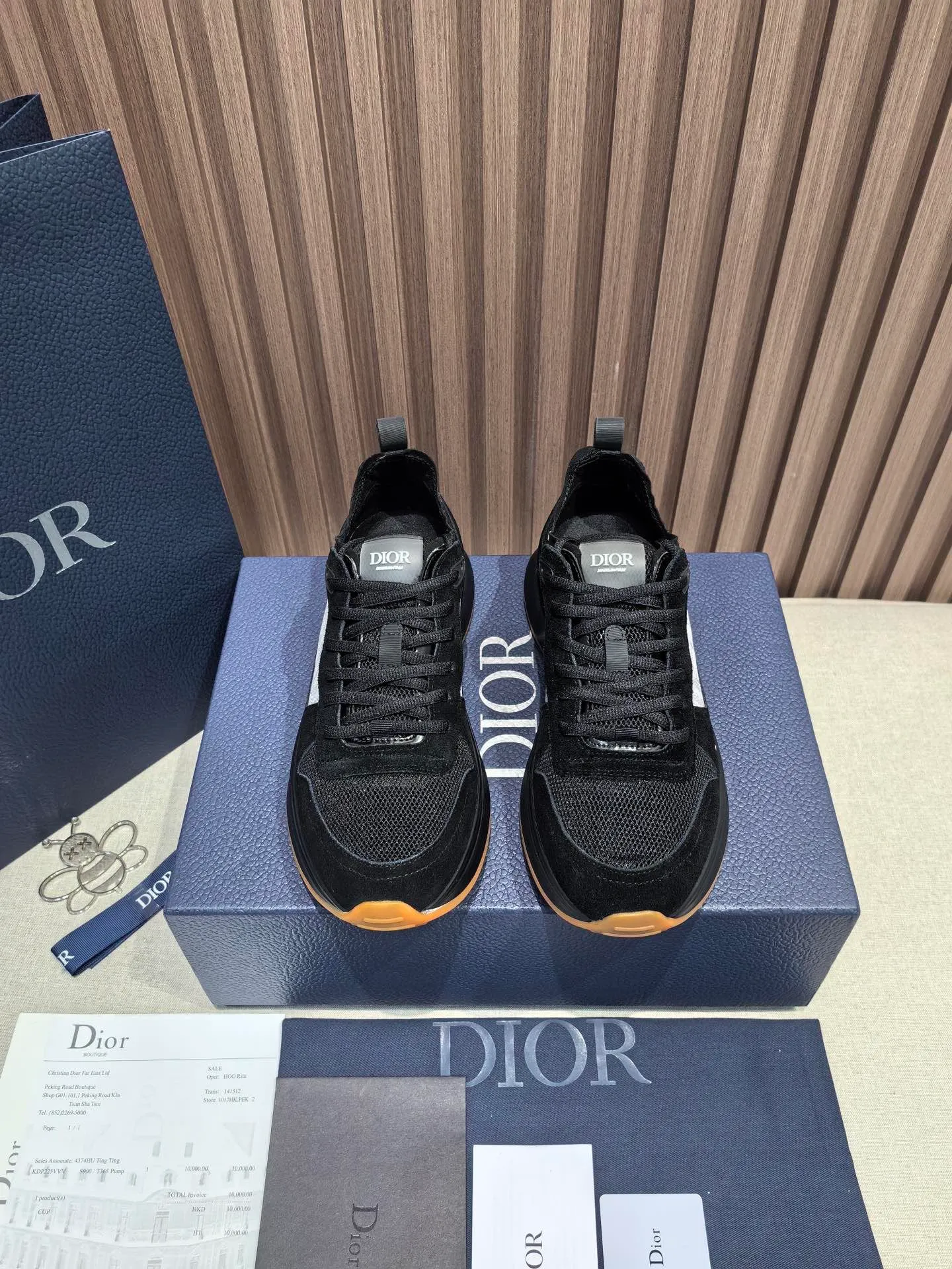 Factory price: 440💰 🔍Top purchasing agent🇮🇹 Dior's super-popular sports shoes, popular for street men, are synchronized with the new product counters. The uppers are made of Italian original imported cowhide and matched with D's customized fabrics. It is a must-have for fashionistas. The complex craftsmanship is perfectly reproduced. Imported soft cowhide foot pads, soles: original soles specially provided by the original factory, exclusive movable molded soles are super comfortable, original factory follow-up goods, 🔍🔍high quality, you can enter and exit the counter at will, welcome to compare, code number 38-45 (46 can be customized and cannot be returned or exchanged)